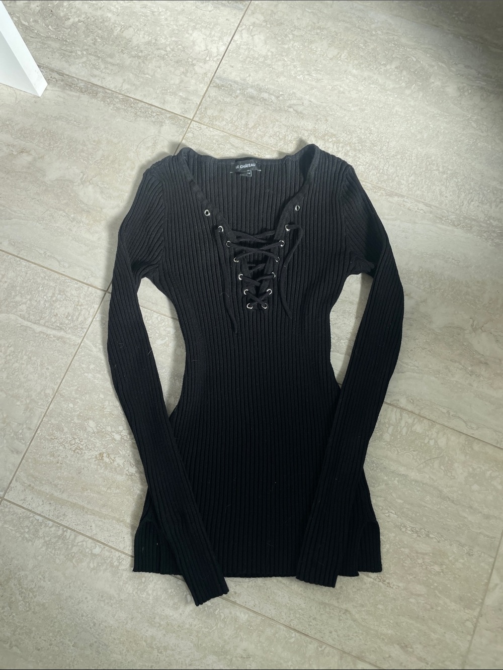 le chateau Black Ribbed Lace-Up V-Neck Slim Pullover